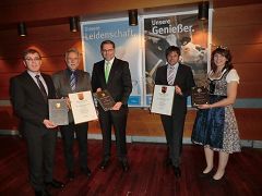 v.l.n.r.: Dr. Engel (Hochwald), Dr. Dahmen (MULEWF), Hr. Hornberger (MULEWF), Hr. Wolf (Arla), Fr. Schückler (rheinland-pfälzische Milchkönigin).